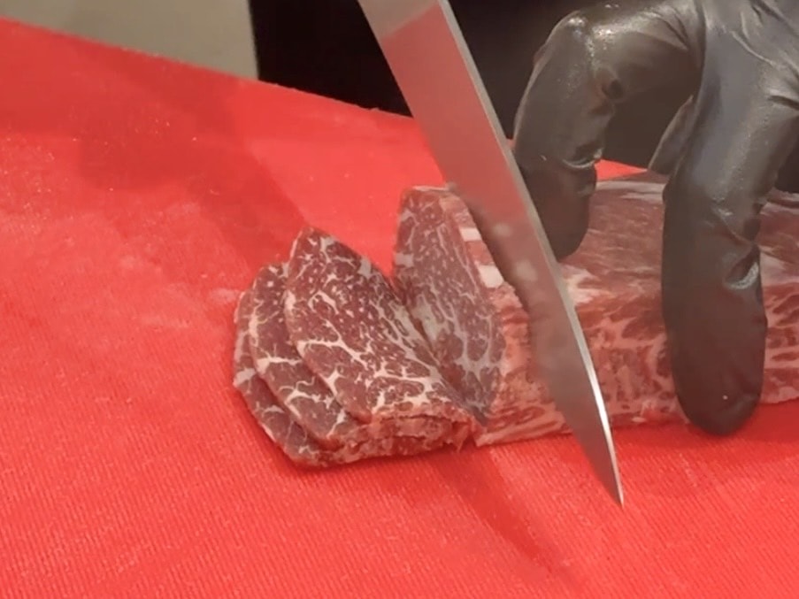 Gogi Gogi 韓式燒肉|竹北聚餐推薦,厚切豬五花吃到飽!新鮮手切肉還有專人桌邊代烤 - 第16張圖