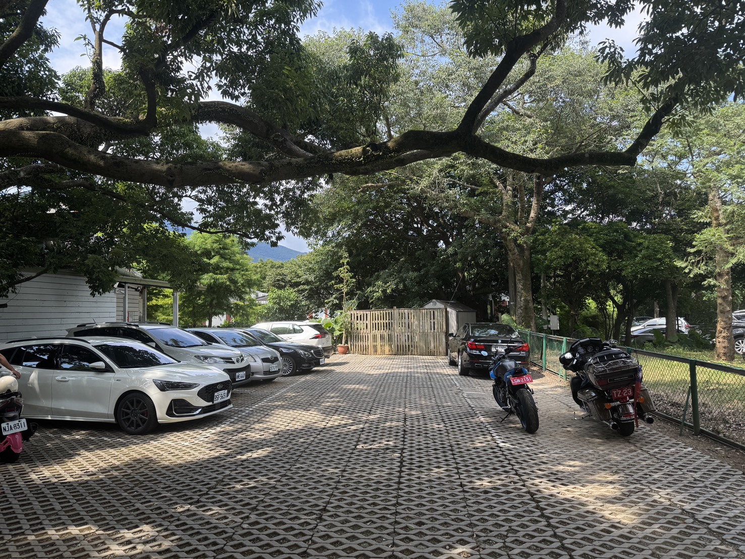 The Café By想陽明山|美軍宿舍群最美餐廳。美式大庭院放鬆愜意。餐點全品項好吃無雷。約會聚餐推薦 - 第3張圖
