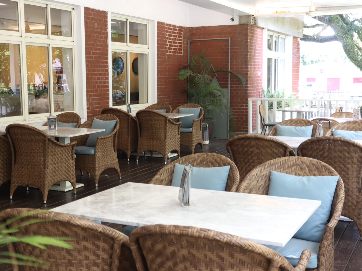 The Café By想陽明山|美軍宿舍群最美餐廳。美式大庭院放鬆愜意。餐點全品項好吃無雷。約會聚餐推薦 - 第8張圖