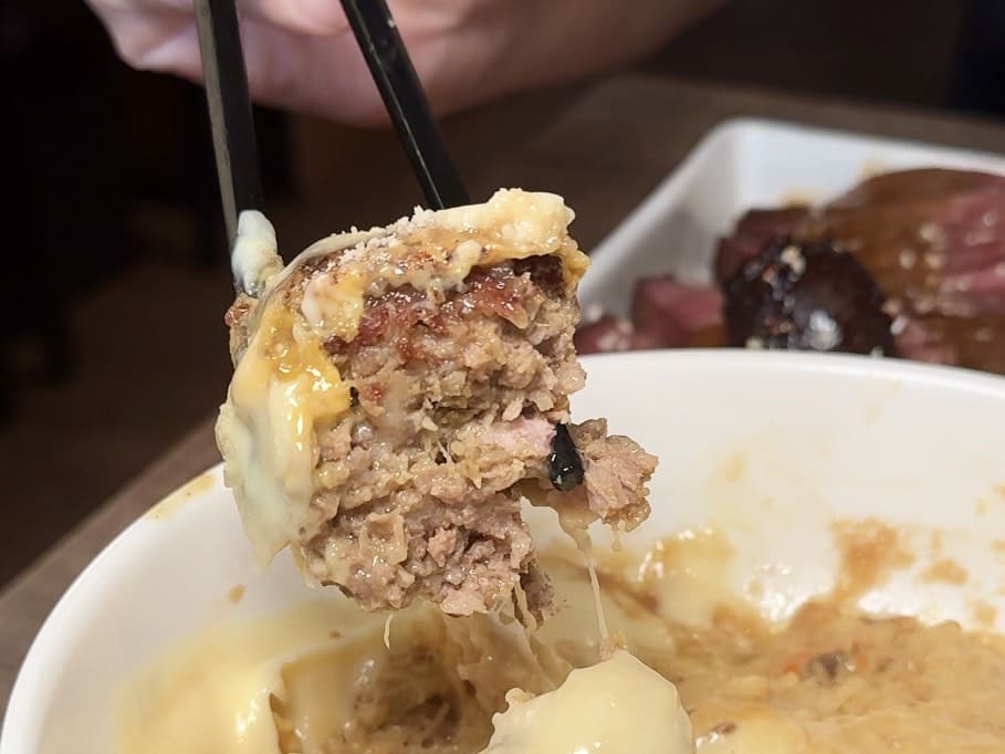 温咖哩|台北咖哩控朝聖名店!現炒熟成創意咖哩太狂,肉量爆炸超有飽足感。連平日都排隊 - 第14張圖