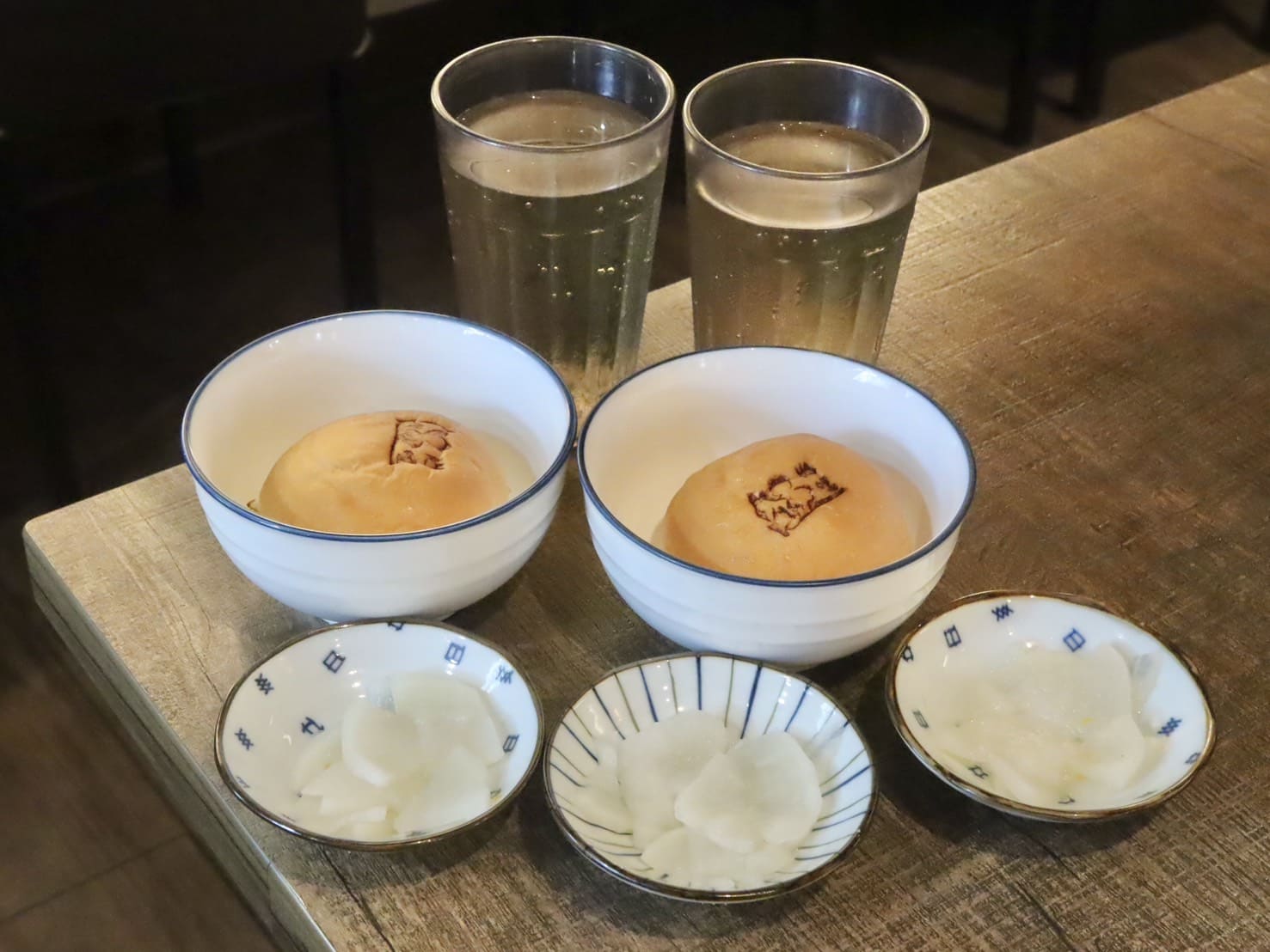温咖哩|台北咖哩控朝聖名店!現炒熟成創意咖哩太狂,肉量爆炸超有飽足感。連平日都排隊 - 第28張圖