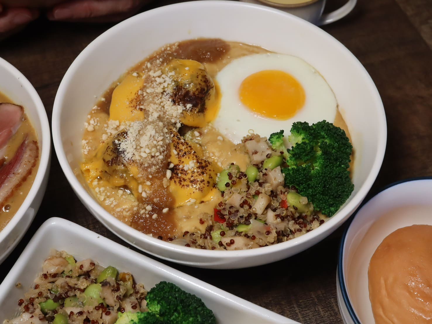 温咖哩|台北咖哩控朝聖名店!現炒熟成創意咖哩太狂,肉量爆炸超有飽足感。連平日都排隊 - 第11張圖