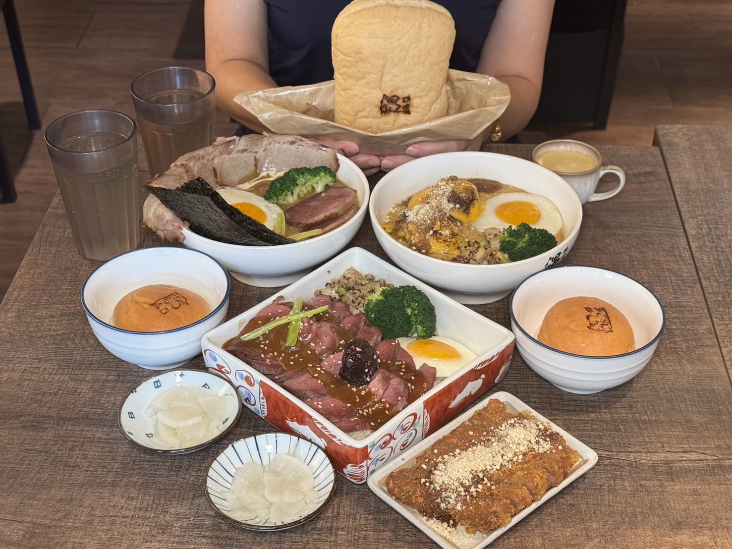 温咖哩|台北咖哩控朝聖名店!現炒熟成創意咖哩太狂,肉量爆炸超有飽足感。連平日都排隊 - 第10張圖