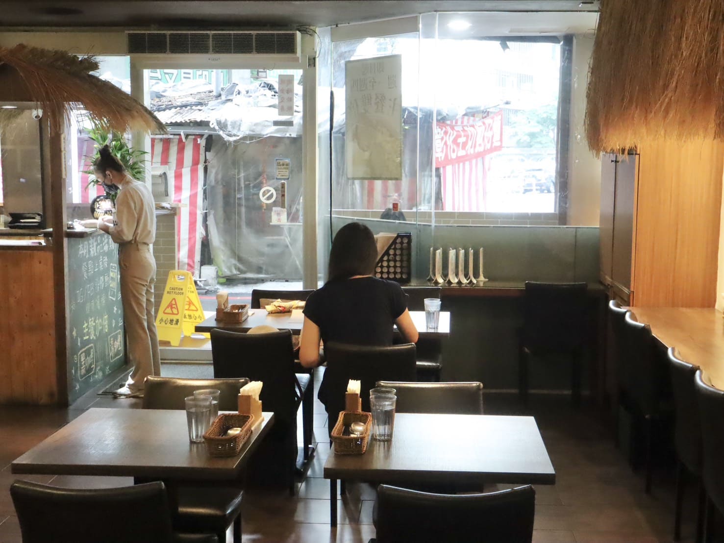 温咖哩|台北咖哩控朝聖名店!現炒熟成創意咖哩太狂,肉量爆炸超有飽足感。連平日都排隊 - 第5張圖