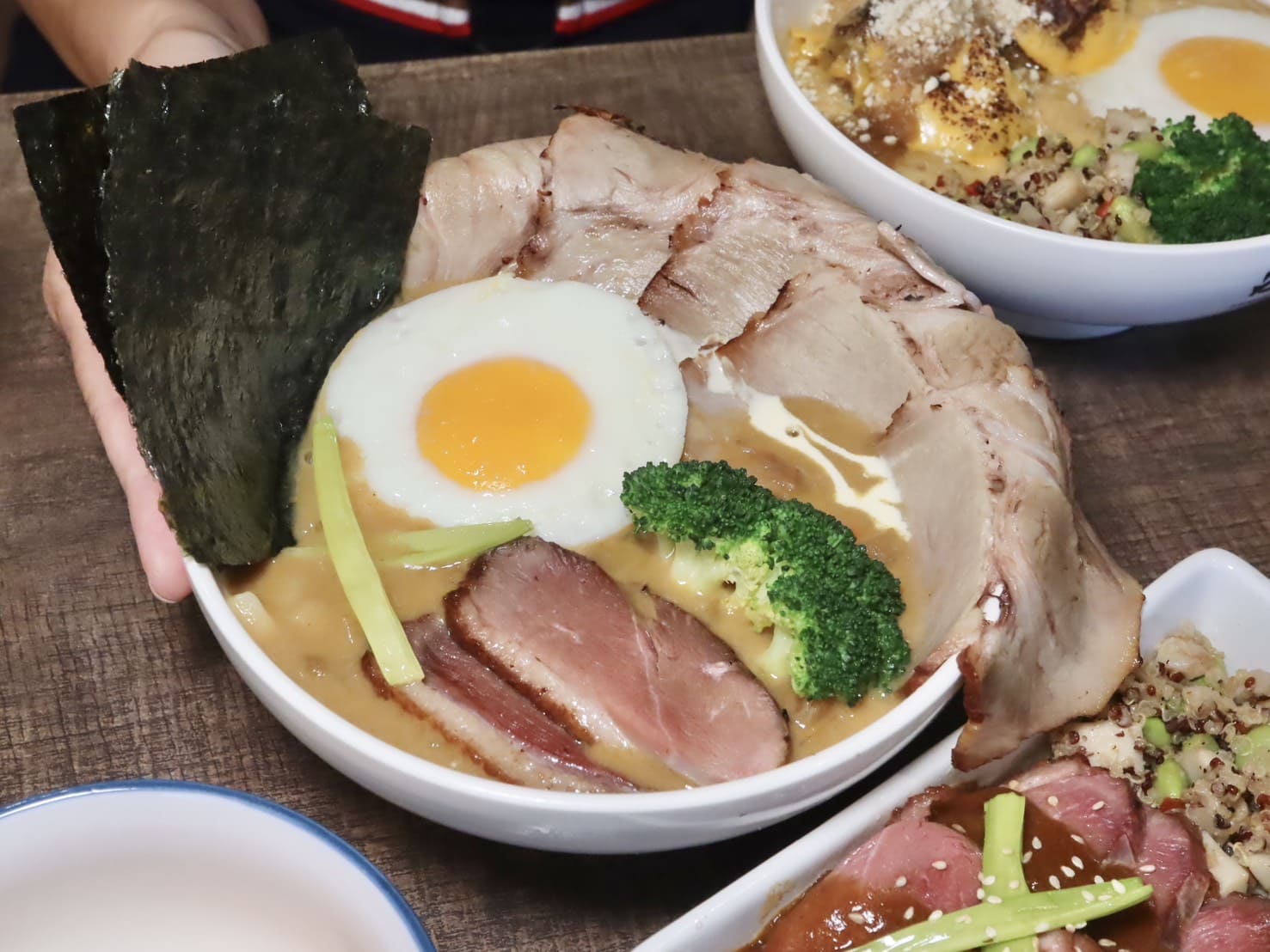 温咖哩|台北咖哩控朝聖名店!現炒熟成創意咖哩太狂,肉量爆炸超有飽足感。連平日都排隊 - 第18張圖