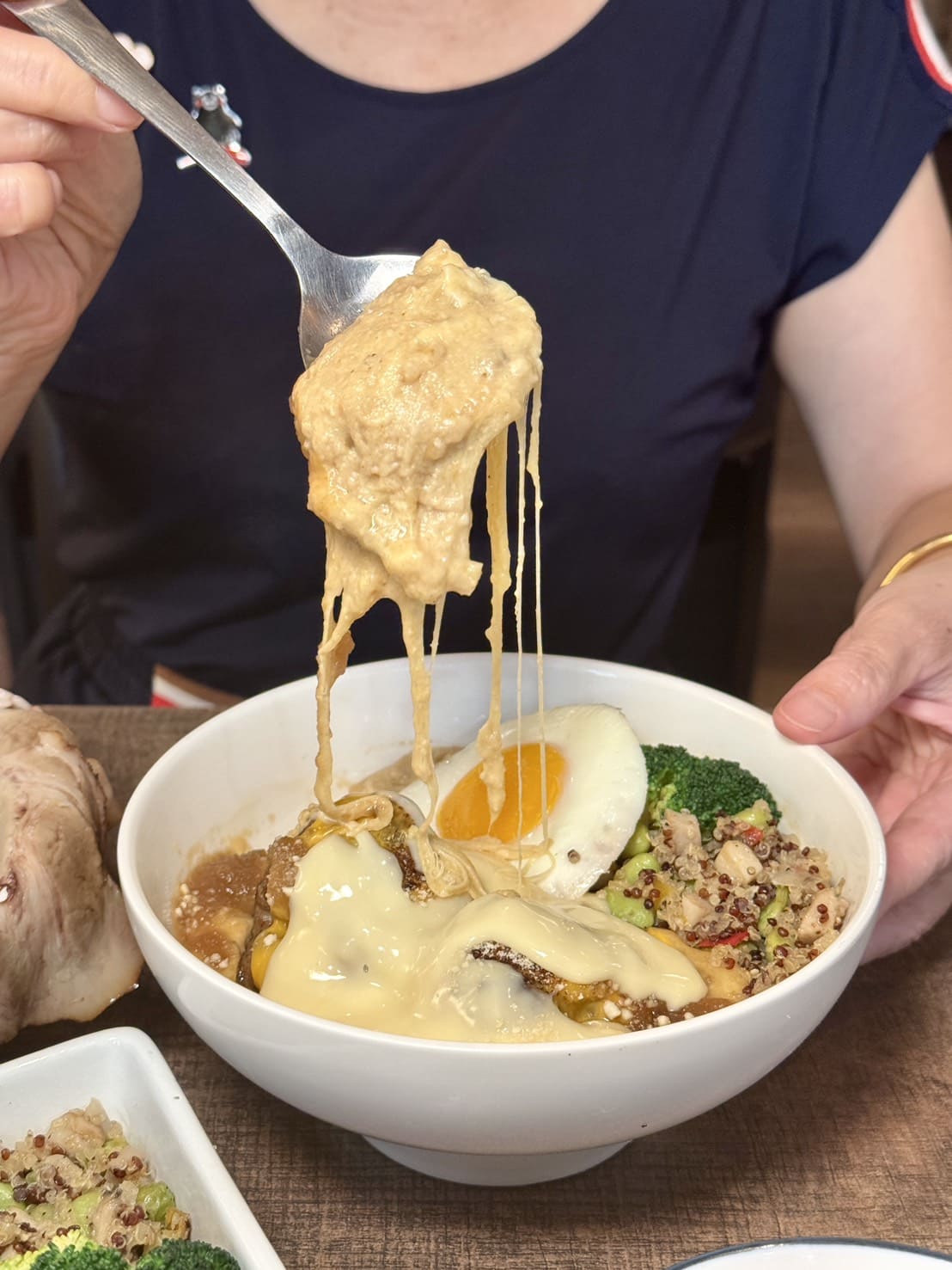 温咖哩|台北咖哩控朝聖名店!現炒熟成創意咖哩太狂,肉量爆炸超有飽足感。連平日都排隊 - 第12張圖