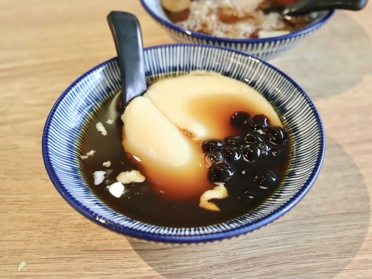 瘋一鍋|板橋環球店新開幕,被火鍋耽誤的飲料店,必點紅烏龍雪梨蘋果鍋、紅玉豆花、三重奏奶蓋 - 第32張圖