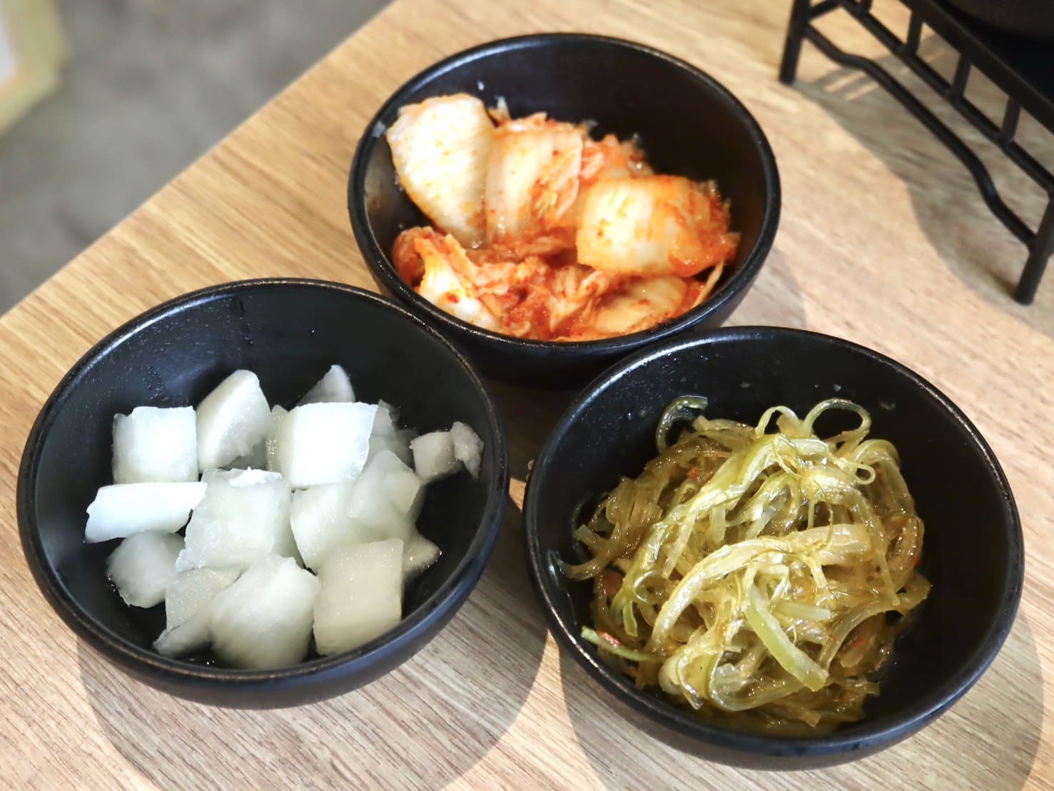 瘋一鍋|板橋環球店新開幕,被火鍋耽誤的飲料店,必點紅烏龍雪梨蘋果鍋、紅玉豆花、三重奏奶蓋 - 第31張圖