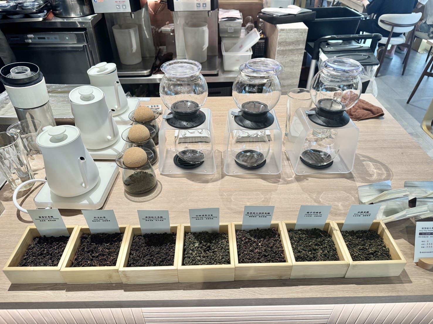 瘋一鍋|板橋環球店新開幕,被火鍋耽誤的飲料店,必點紅烏龍雪梨蘋果鍋、紅玉豆花、三重奏奶蓋 - 第9張圖