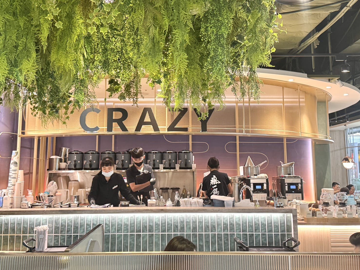 瘋一鍋|板橋環球店新開幕,被火鍋耽誤的飲料店,必點紅烏龍雪梨蘋果鍋、紅玉豆花、三重奏奶蓋 - 第8張圖