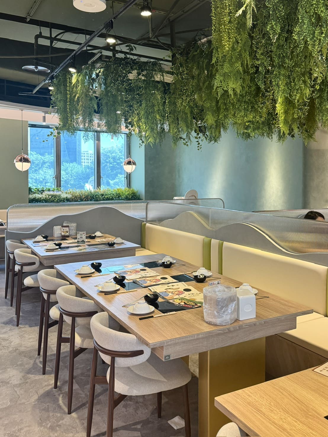 瘋一鍋|板橋環球店新開幕,被火鍋耽誤的飲料店,必點紅烏龍雪梨蘋果鍋、紅玉豆花、三重奏奶蓋 - 第5張圖