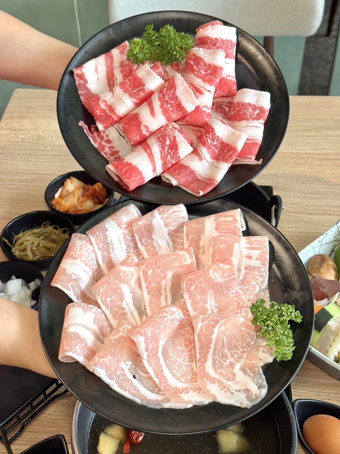 瘋一鍋|板橋環球店新開幕,被火鍋耽誤的飲料店,必點紅烏龍雪梨蘋果鍋、紅玉豆花、三重奏奶蓋 - 第21張圖