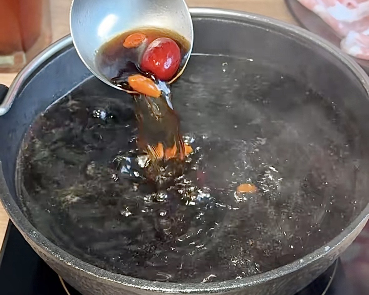 瘋一鍋|板橋環球店新開幕,被火鍋耽誤的飲料店,必點紅烏龍雪梨蘋果鍋、紅玉豆花、三重奏奶蓋 - 第20張圖