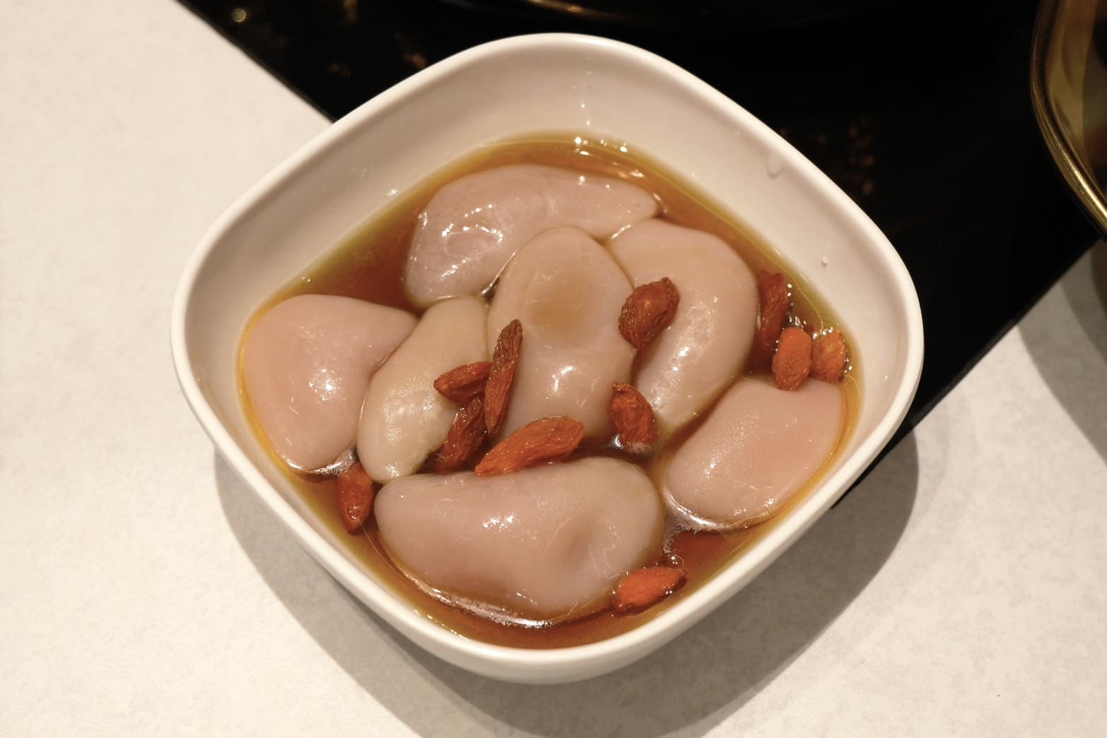 小圍爐|林口新開幕,16種創意火鍋湯底,香菜皮蛋、麻油雞佛必吃推薦。用湯底反轉你的火鍋印象 - 第20張圖 小圍爐|林口新開幕,16種創意火鍋湯底,香菜皮蛋、麻油雞佛必吃推薦。用湯底反轉你的火鍋印象