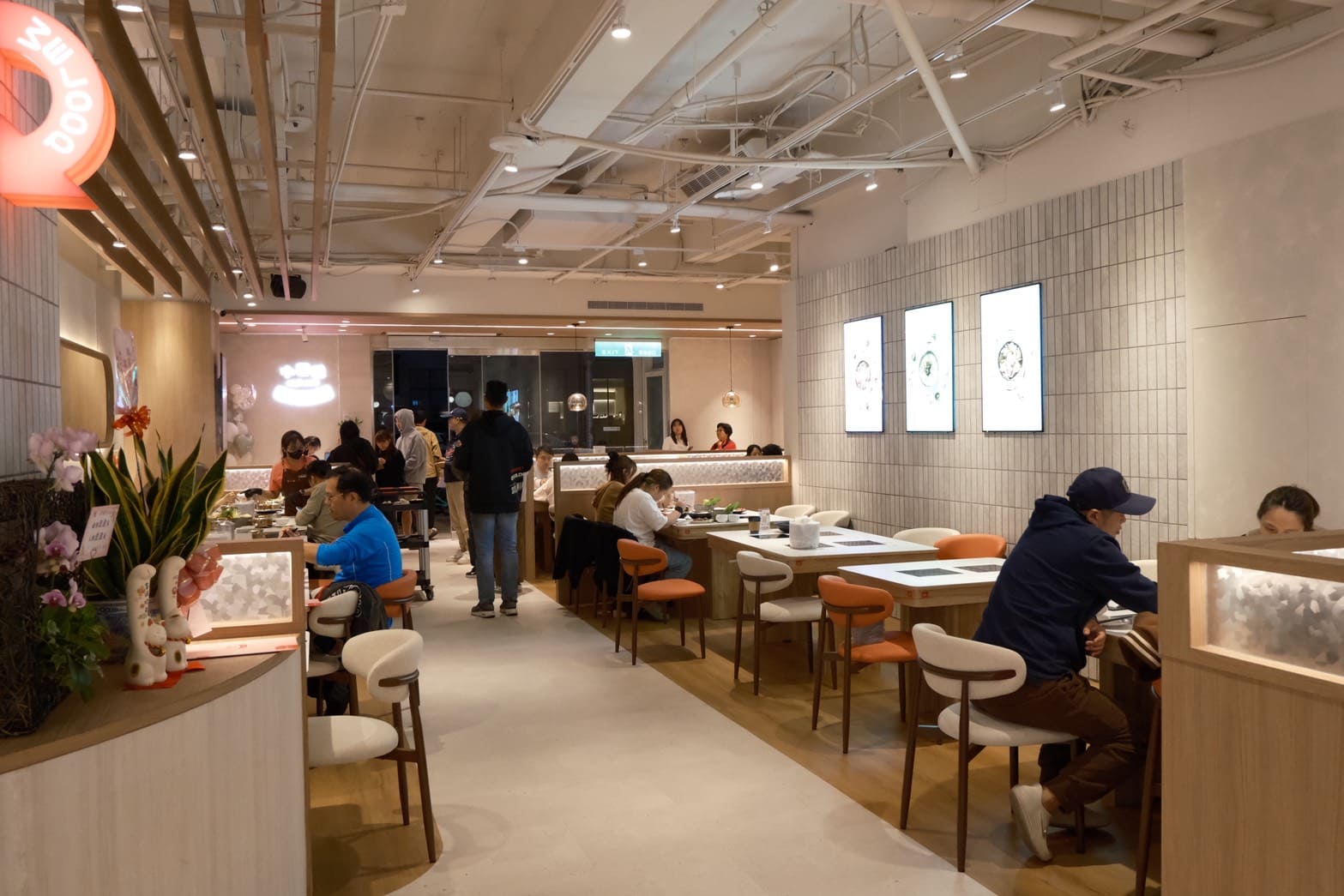 小圍爐|林口新開幕,16種創意火鍋湯底,香菜皮蛋、麻油雞佛必吃推薦。用湯底反轉你的火鍋印象 - 第3張圖 小圍爐|林口新開幕,16種創意火鍋湯底,香菜皮蛋、麻油雞佛必吃推薦。用湯底反轉你的火鍋印象