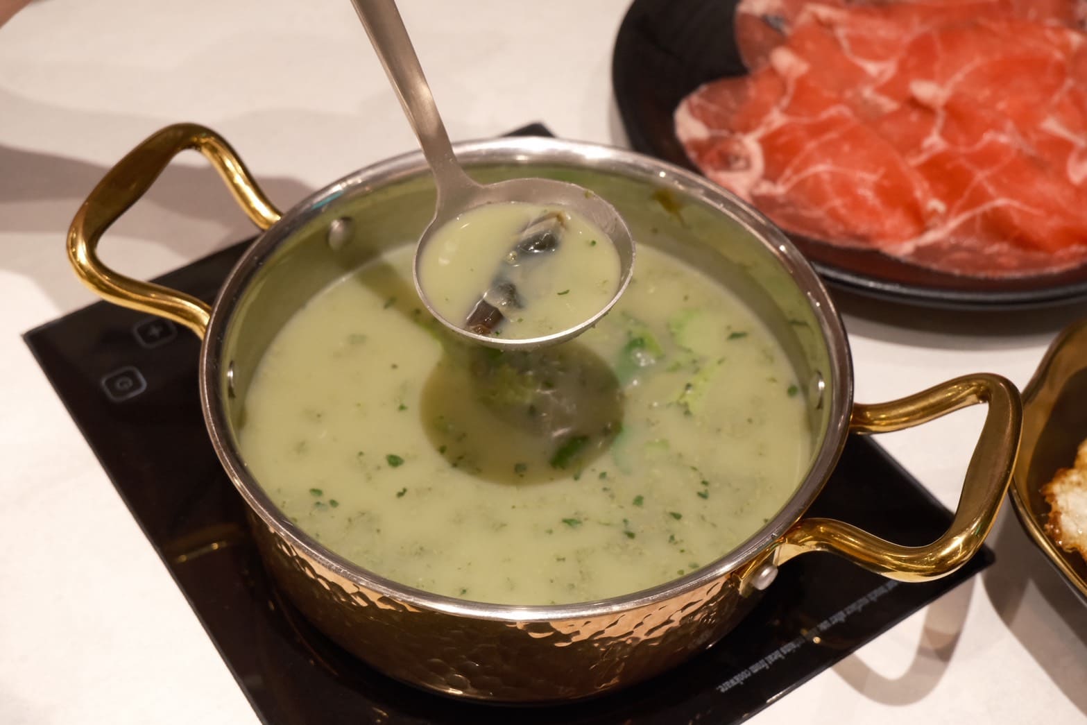 小圍爐|林口新開幕,16種創意火鍋湯底,香菜皮蛋、麻油雞佛必吃推薦。用湯底反轉你的火鍋印象 - 第16張圖 小圍爐|林口新開幕,16種創意火鍋湯底,香菜皮蛋、麻油雞佛必吃推薦。用湯底反轉你的火鍋印象