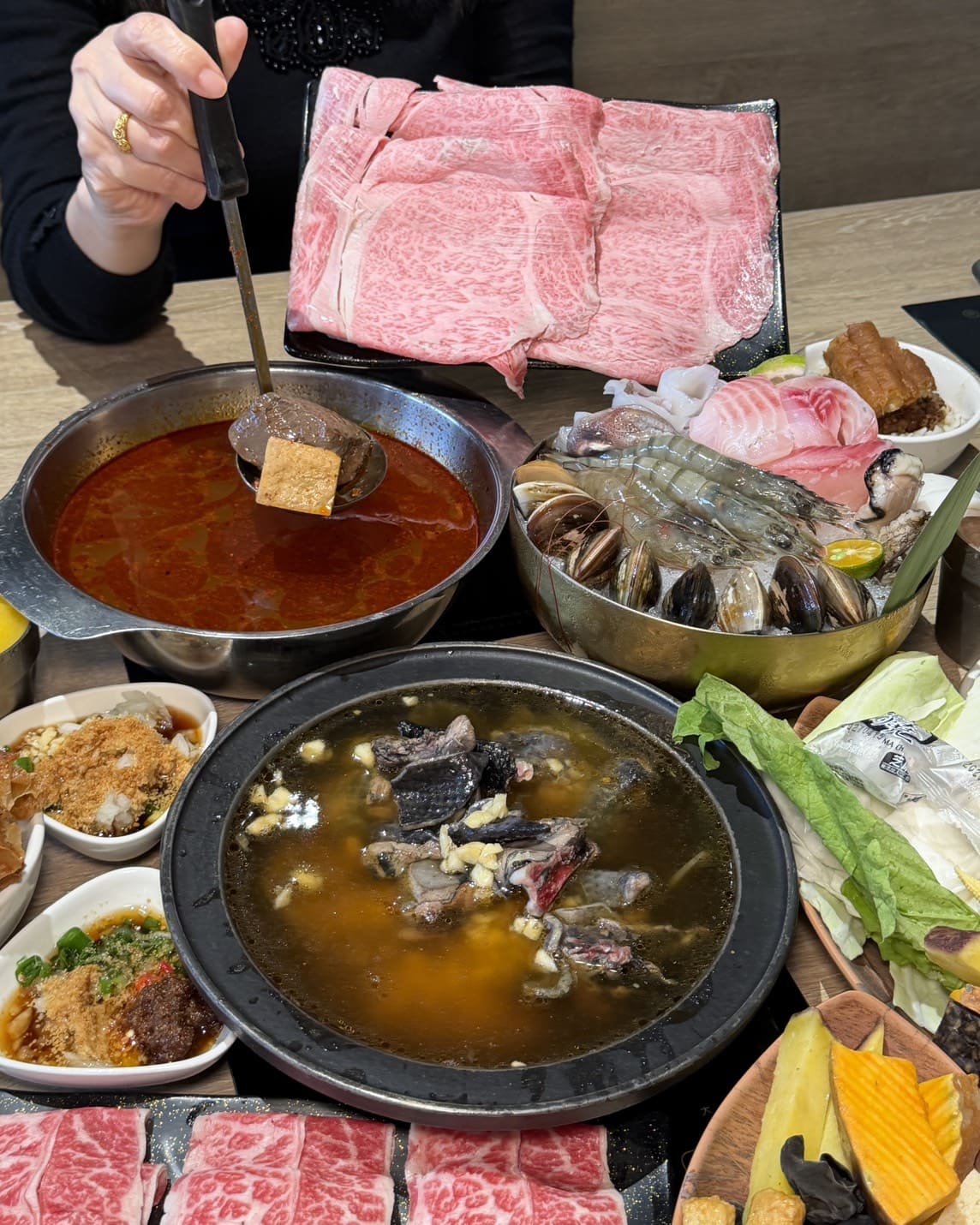 和口田鍋物|羅東在地十年老店升級版火鍋,自助吧豐富、漁港直送海鮮必吃 - 第24張圖 和口田鍋物|羅東在地十年老店升級版火鍋,自助吧豐富、漁港直送海鮮必吃