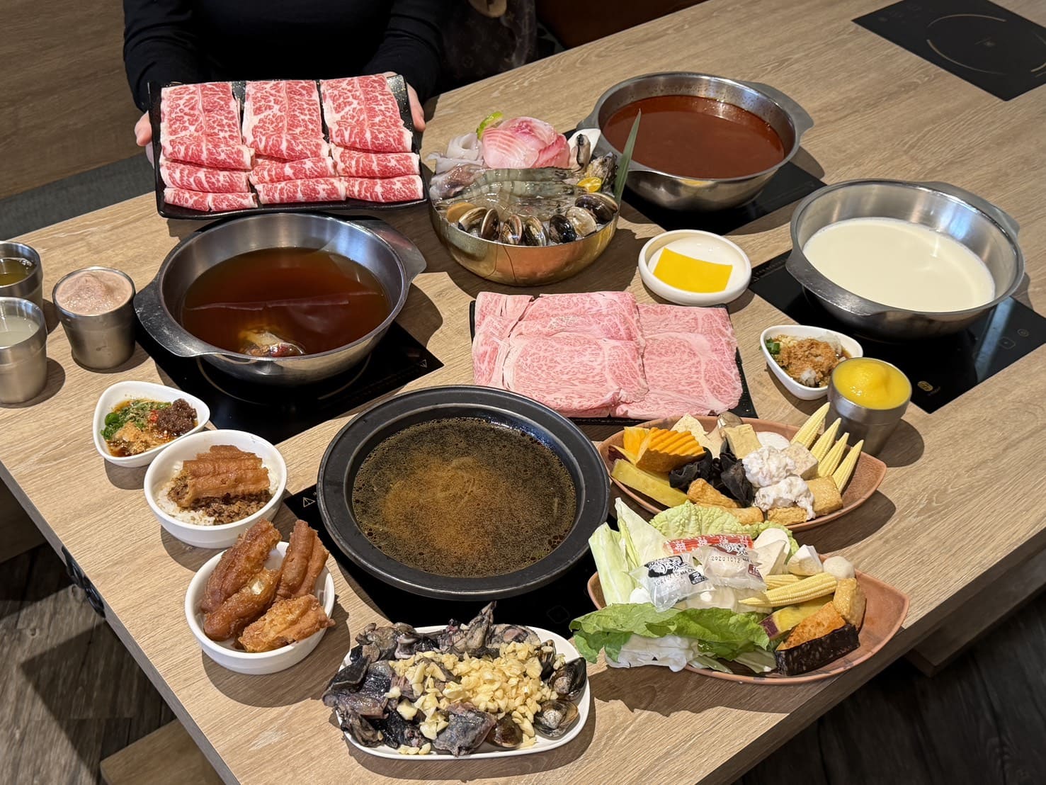 和口田鍋物|羅東在地十年老店升級版火鍋,自助吧豐富、漁港直送海鮮必吃 - 第22張圖 和口田鍋物|羅東在地十年老店升級版火鍋,自助吧豐富、漁港直送海鮮必吃