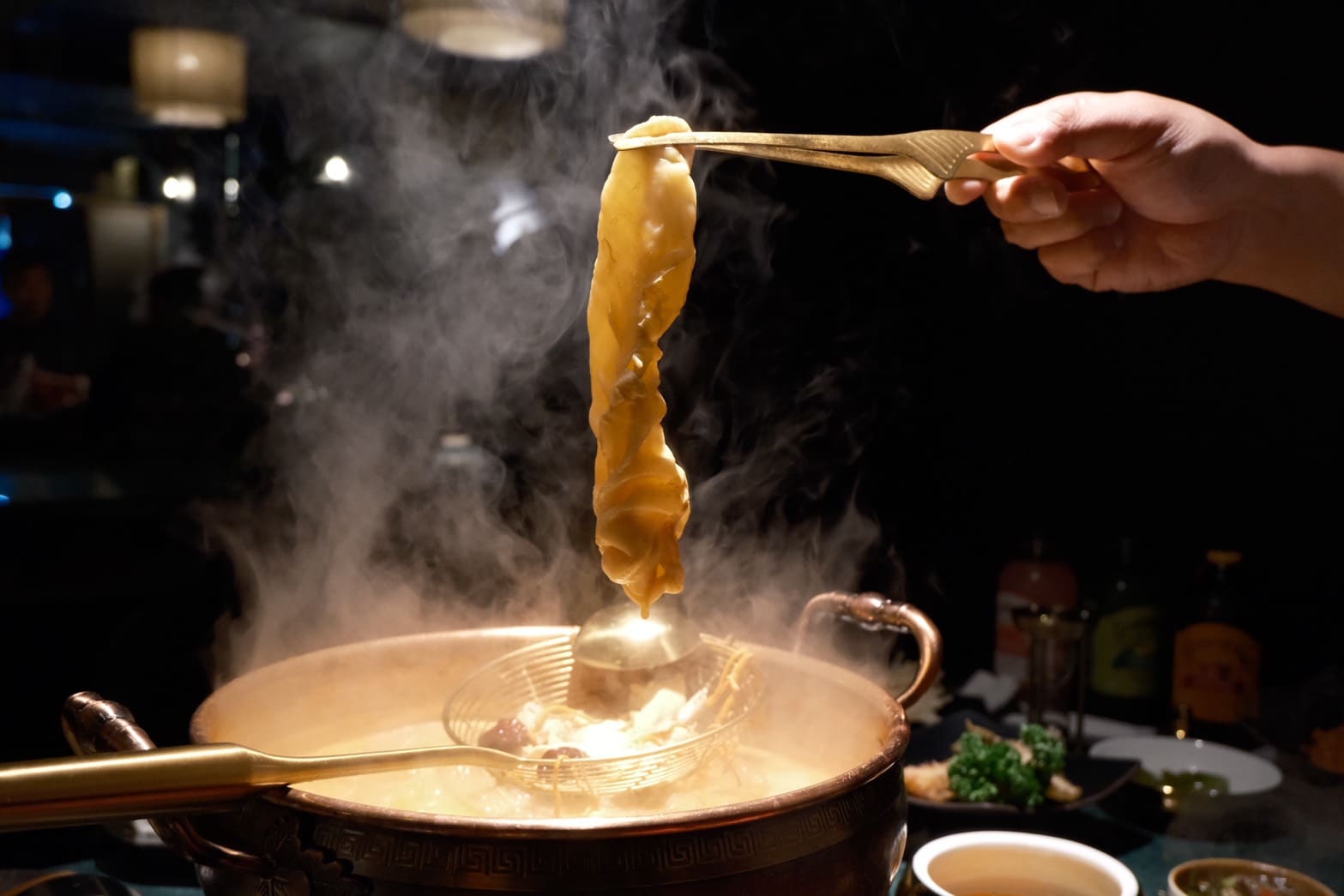 煉丹爐潮汕鍋物｜台北東區新開幕，皇金花膠雞爐、陰陽雙修的的沈浸式煉丹體驗