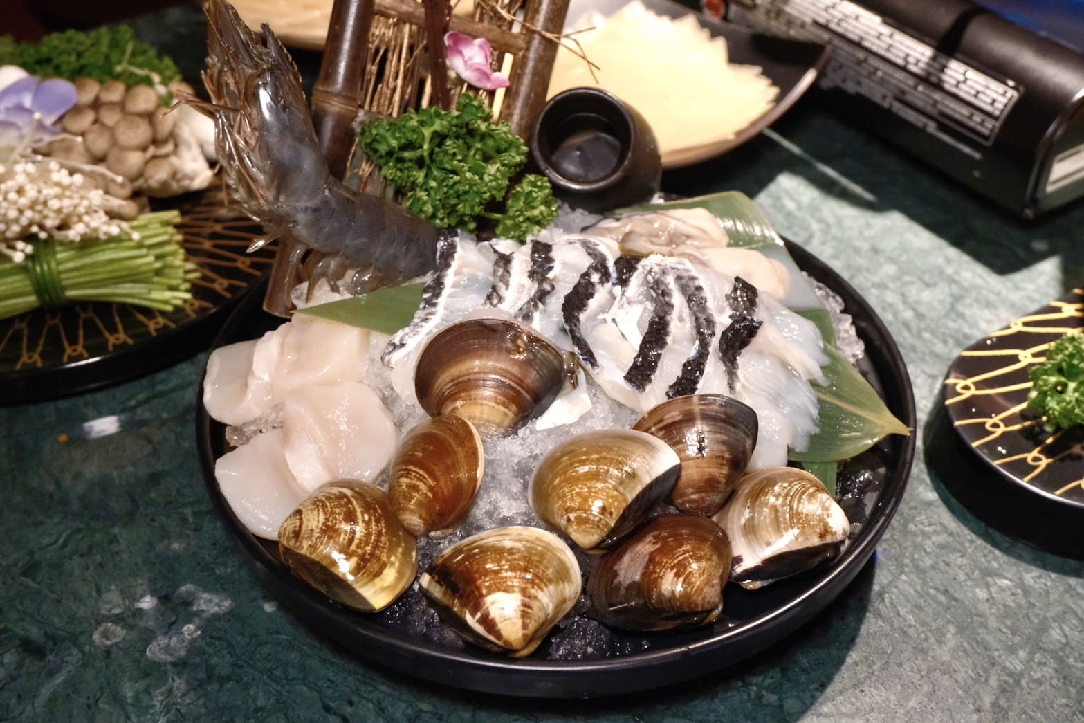 煉丹爐潮汕鍋物｜台北東區新開幕，皇金花膠雞爐、陰陽雙修的的沈浸式煉丹體驗