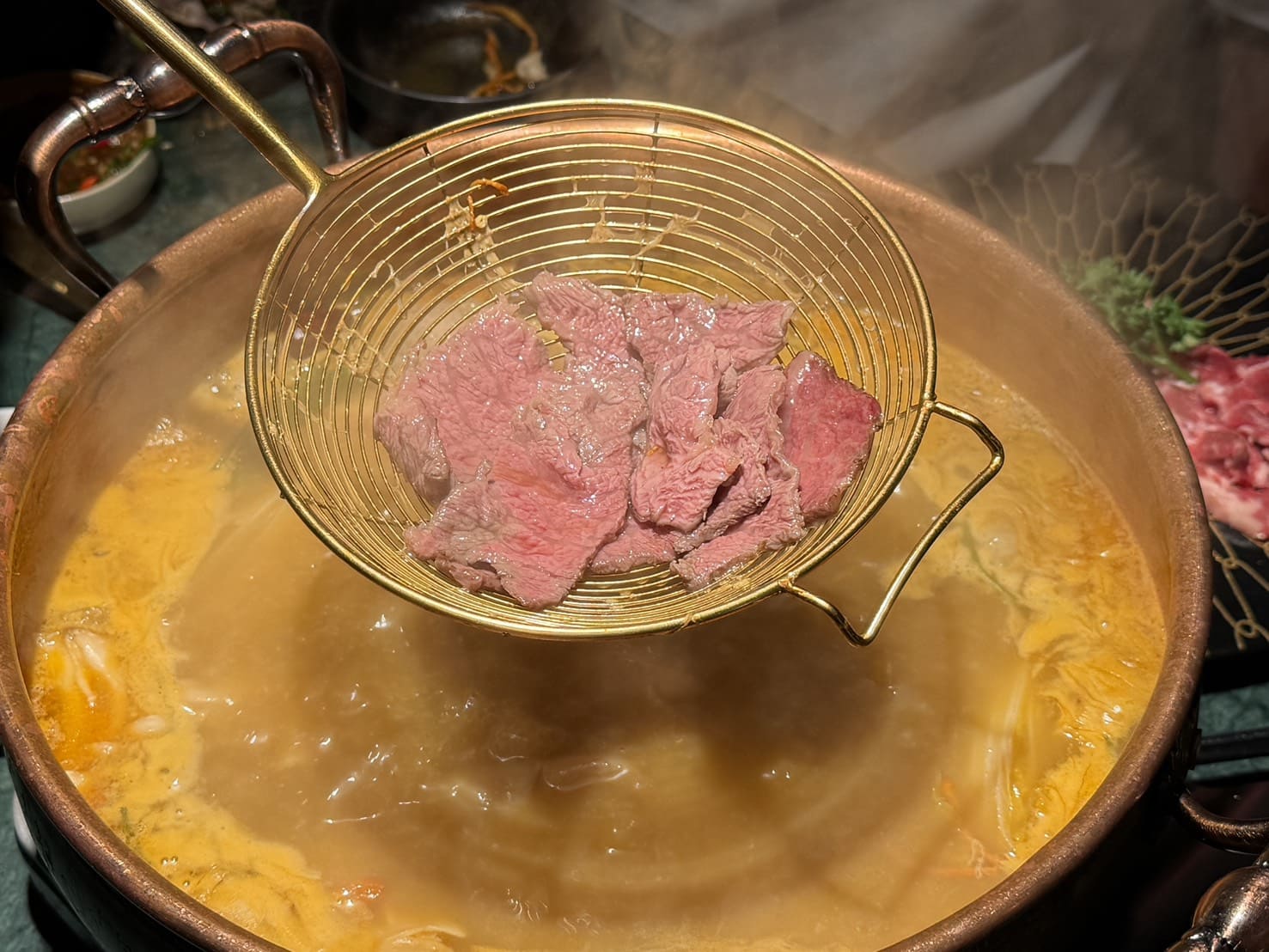 煉丹爐潮汕鍋物｜台北東區新開幕，皇金花膠雞爐、陰陽雙修的的沈浸式煉丹體驗