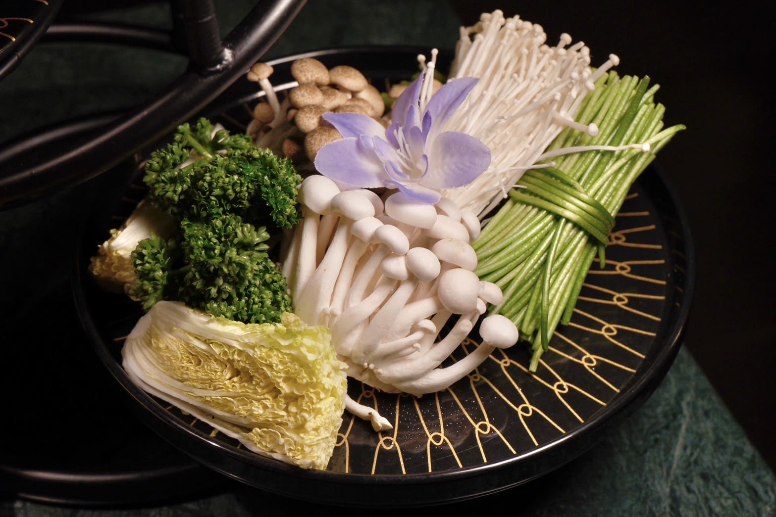 煉丹爐潮汕鍋物｜台北東區新開幕，皇金花膠雞爐、陰陽雙修的的沈浸式煉丹體驗