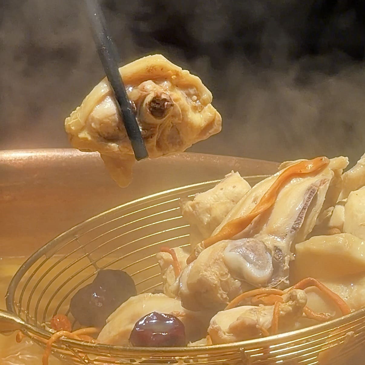 煉丹爐潮汕鍋物｜台北東區新開幕，皇金花膠雞爐、陰陽雙修的的沈浸式煉丹體驗