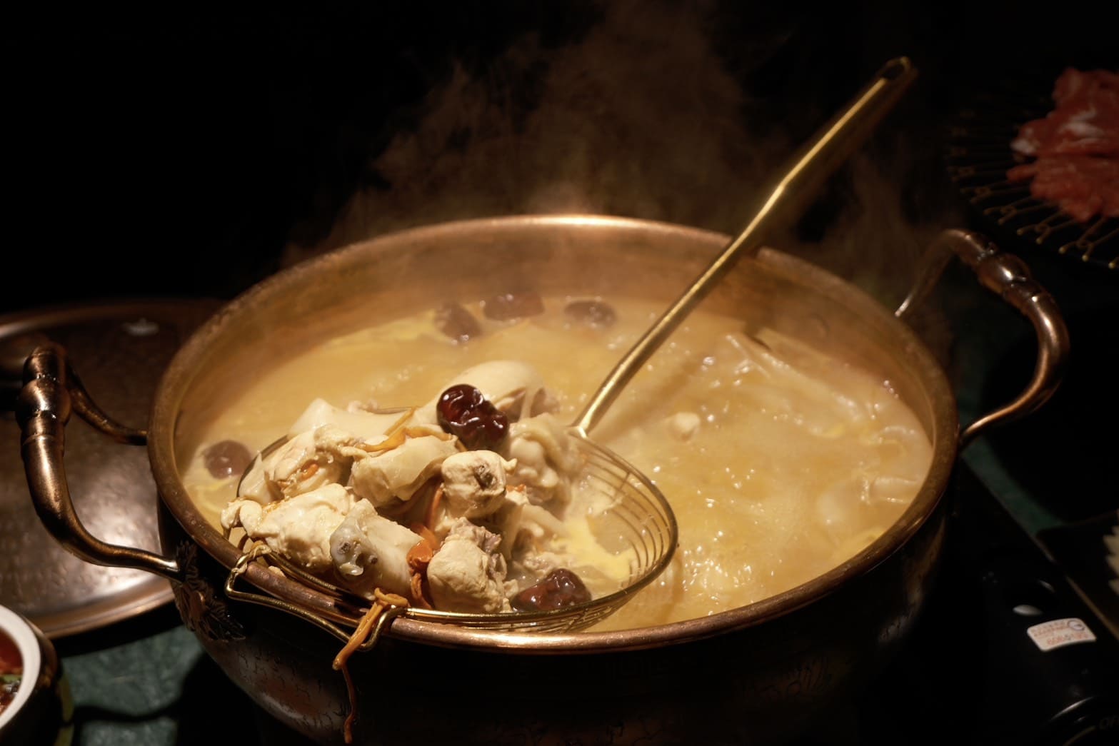 煉丹爐潮汕鍋物｜台北東區新開幕，皇金花膠雞爐、陰陽雙修的的沈浸式煉丹體驗