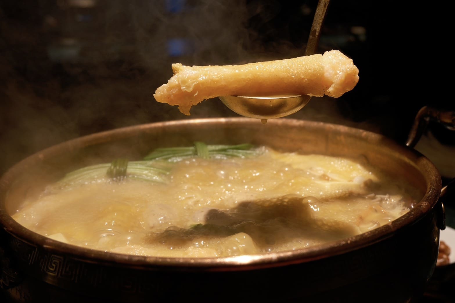 煉丹爐潮汕鍋物｜台北東區新開幕，皇金花膠雞爐、陰陽雙修的的沈浸式煉丹體驗