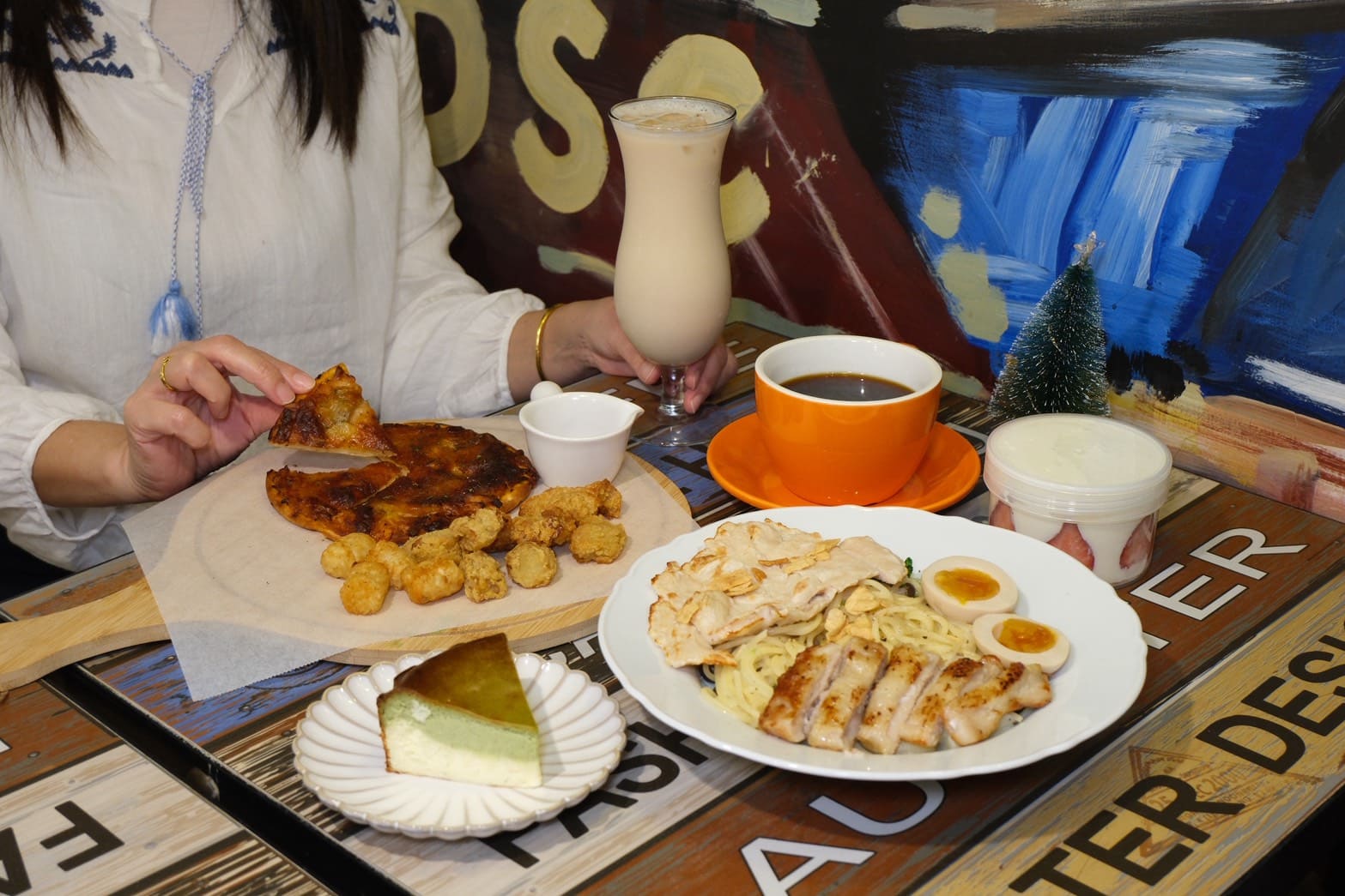 哞哞手作甜點｜新莊不限時貓咪咖啡廳，六款飲料免費續杯太佛！開心果巴斯克必點