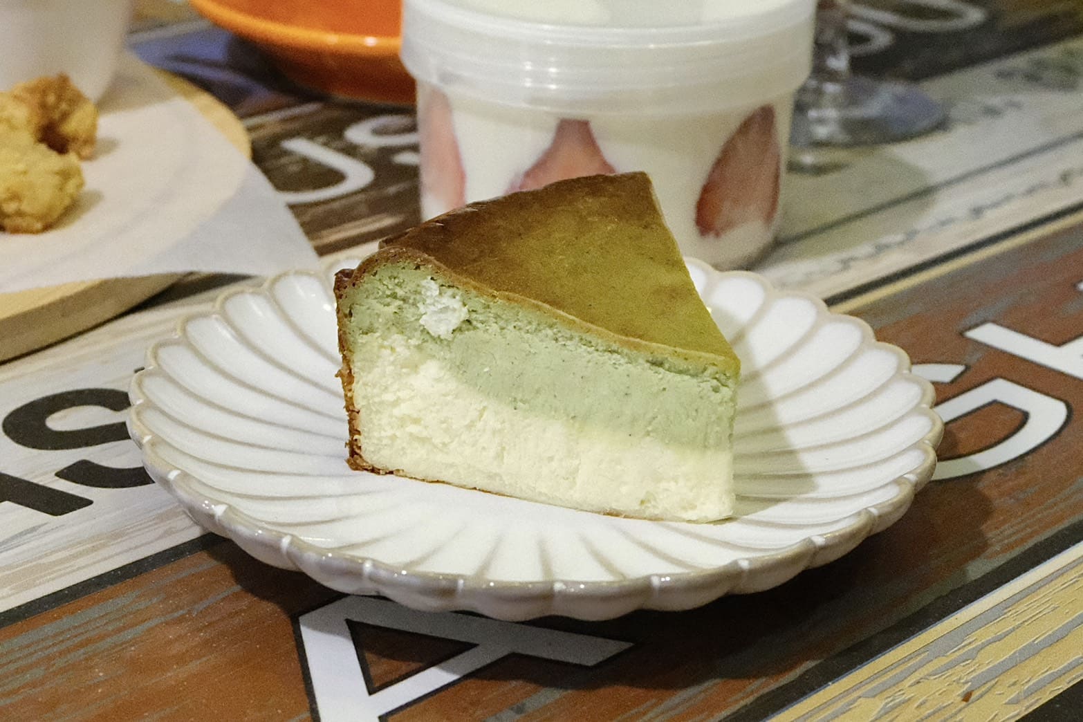 哞哞手作甜點｜新莊不限時貓咪咖啡廳，六款飲料免費續杯太佛！開心果巴斯克必點