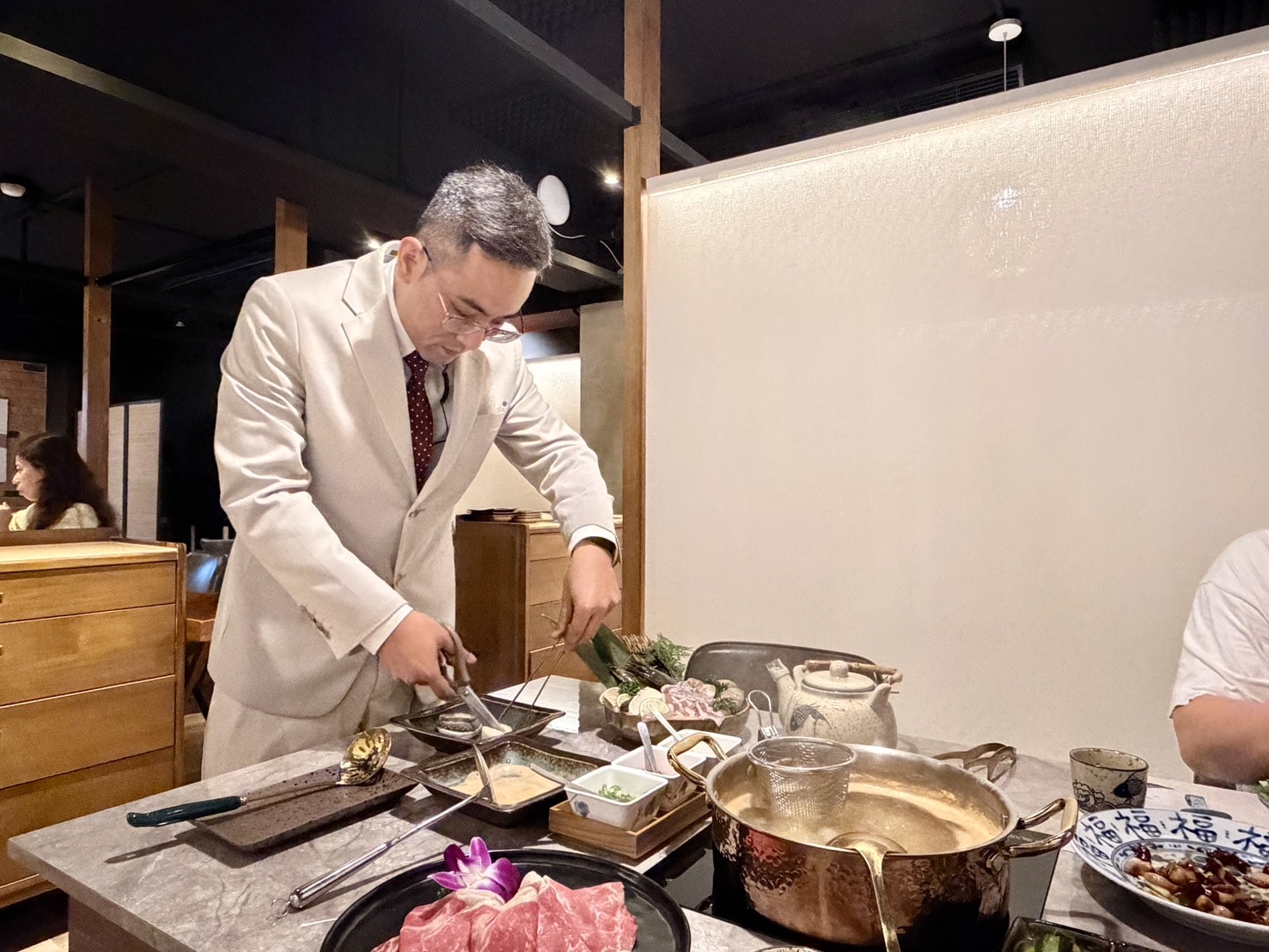 聚食釜｜台北新開幕台式頂級蝦湯鍋物，少見蝦湯鍋底太鮮。雜炊粥直接封神！