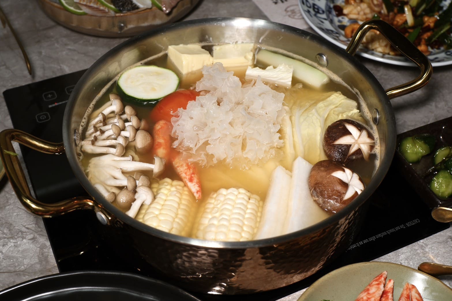 聚食釜｜台北新開幕台式頂級蝦湯鍋物，少見蝦湯鍋底太鮮。雜炊粥直接封神！
