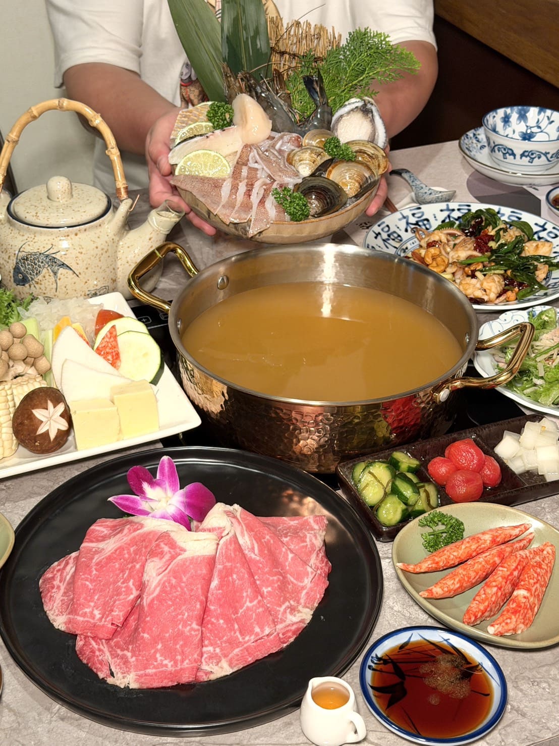 聚食釜｜台北新開幕台式頂級蝦湯鍋物，少見蝦湯鍋底太鮮。雜炊粥直接封神！