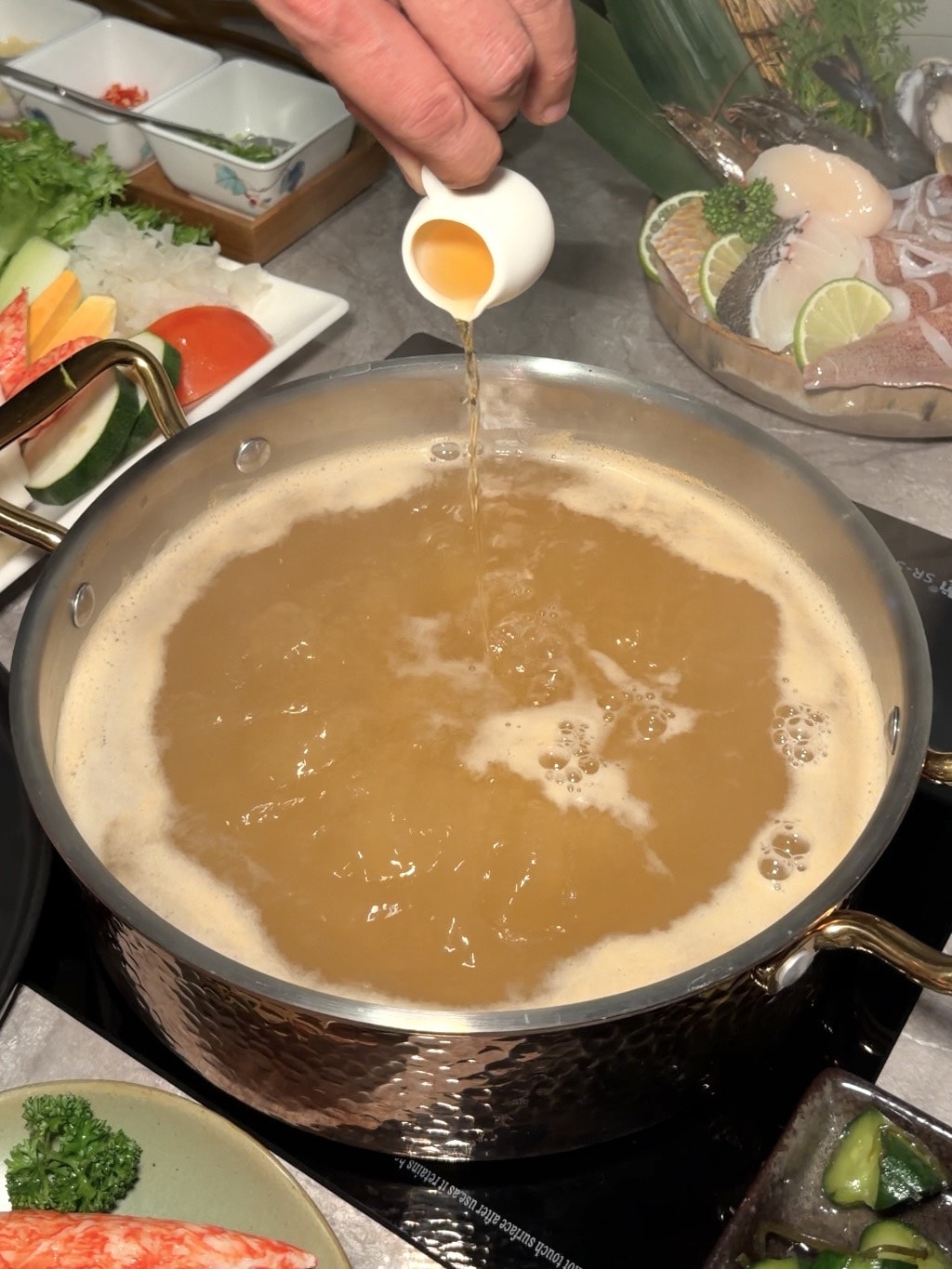 聚食釜｜台北新開幕台式頂級蝦湯鍋物，少見蝦湯鍋底太鮮。雜炊粥直接封神！