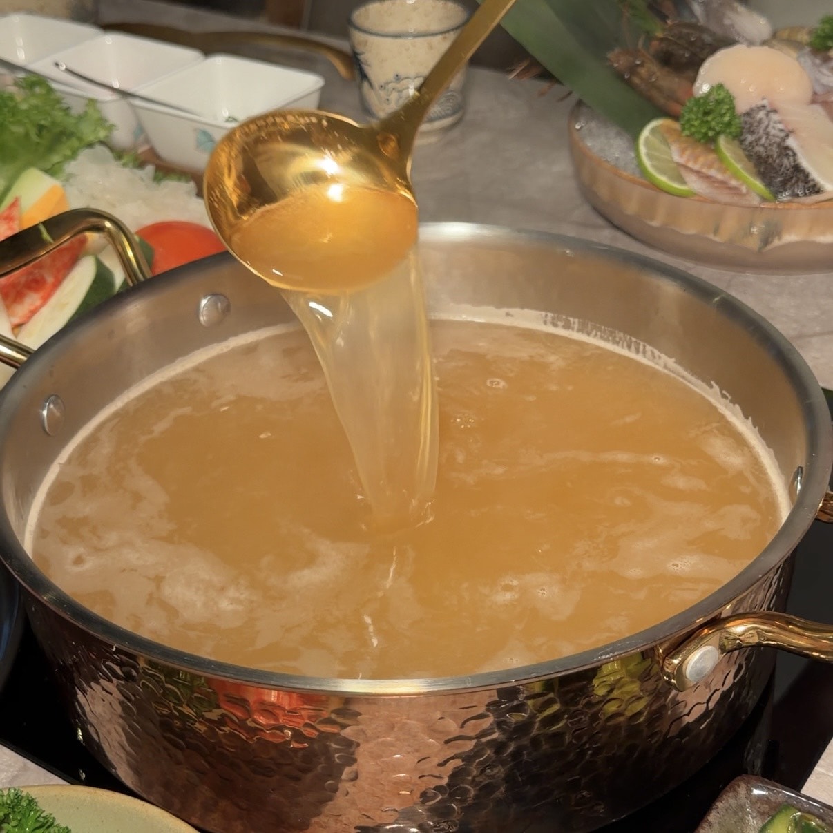 聚食釜｜台北新開幕台式頂級蝦湯鍋物，少見蝦湯鍋底太鮮。雜炊粥直接封神！