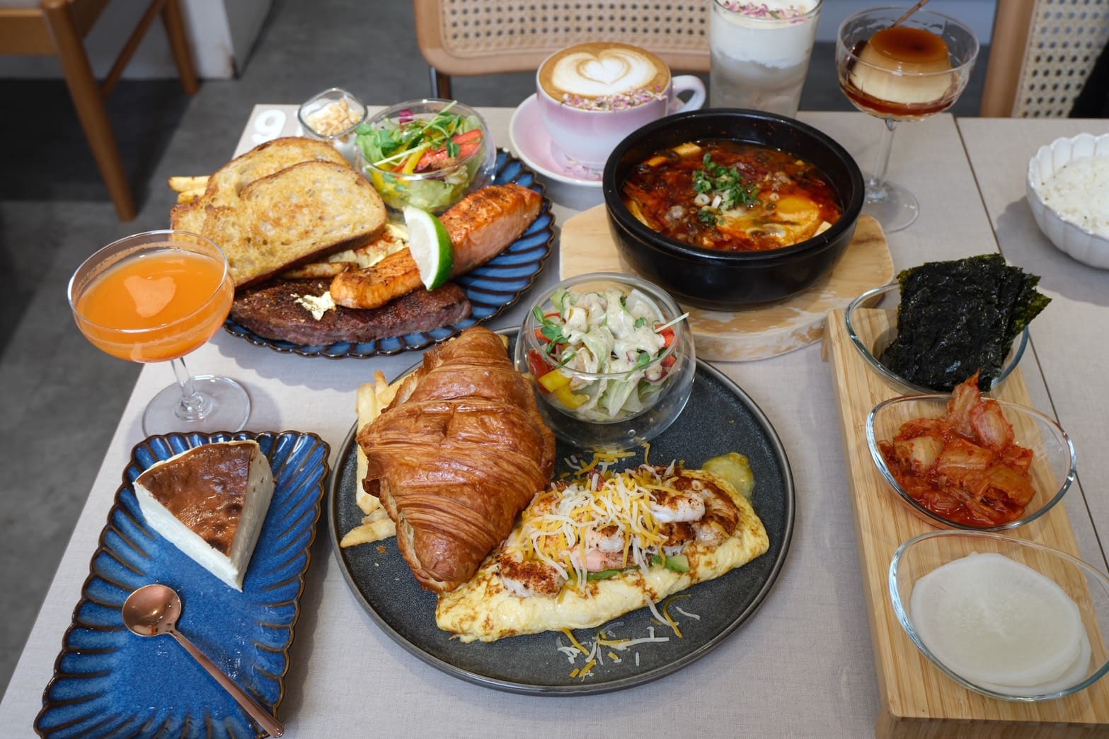 At.First More早寓｜台北東區人氣早午餐，不只是網美店的真實力。必點餐點開箱