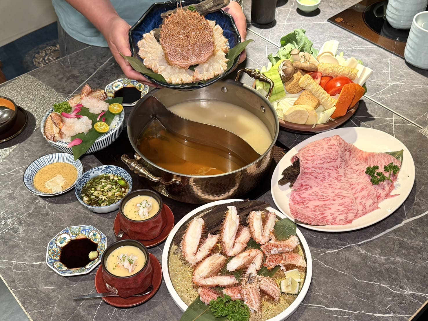 二本松涮涮屋｜台北高級火鍋推薦期間限定「毛蟹雙人套餐」太奢華！日本三大名蟹五吃＋A5和牛紐約客一次滿足