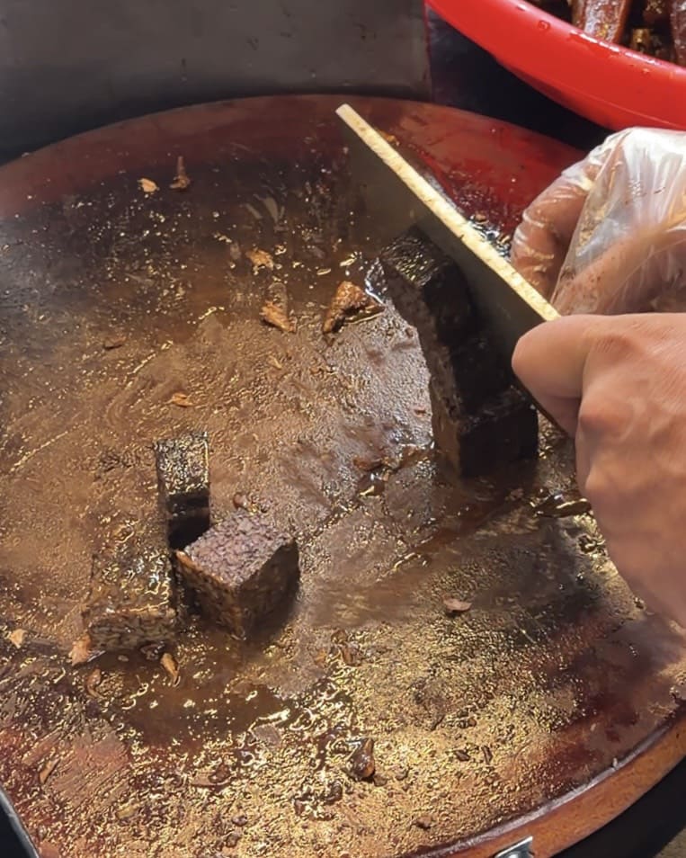 鴨滷霸|湖口人私藏滷味曝光!熱式乾滷味強到在地人也甘願排隊掃貨。必點豬肋排、鴨翅、雞爪 - 第15張圖 鴨滷霸|湖口人私藏滷味曝光!熱式乾滷味強到在地人也甘願排隊掃貨。必點豬肋排、鴨翅、雞爪