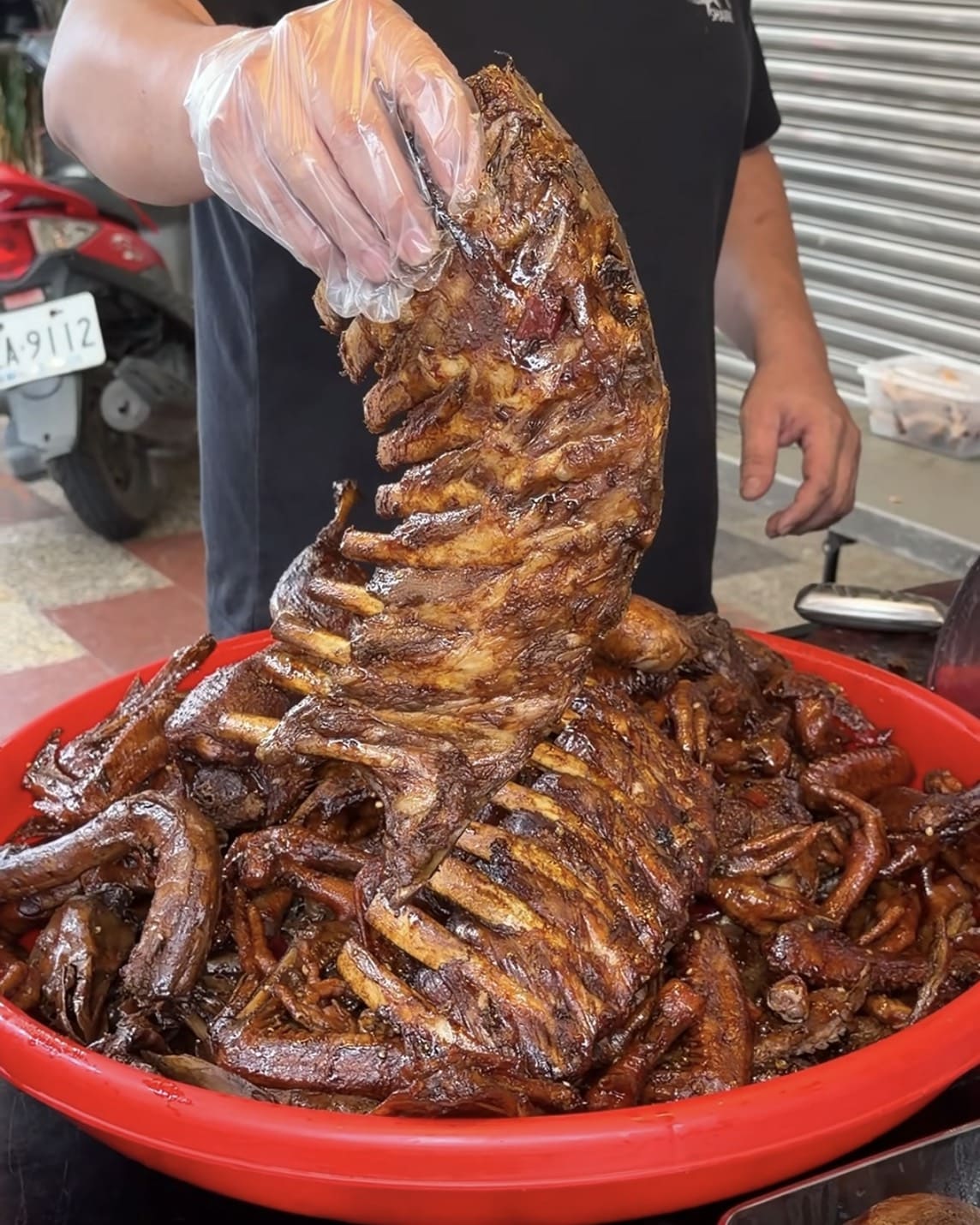 鴨滷霸|湖口人私藏滷味曝光!熱式乾滷味強到在地人也甘願排隊掃貨。必點豬肋排、鴨翅、雞爪 - 第12張圖 鴨滷霸|湖口人私藏滷味曝光!熱式乾滷味強到在地人也甘願排隊掃貨。必點豬肋排、鴨翅、雞爪