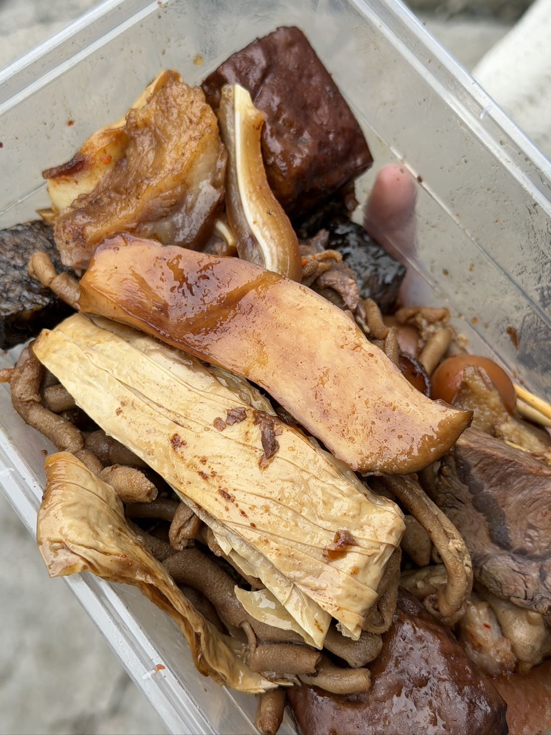 鴨滷霸|湖口人私藏滷味曝光!熱式乾滷味強到在地人也甘願排隊掃貨。必點豬肋排、鴨翅、雞爪 - 第32張圖 鴨滷霸|湖口人私藏滷味曝光!熱式乾滷味強到在地人也甘願排隊掃貨。必點豬肋排、鴨翅、雞爪