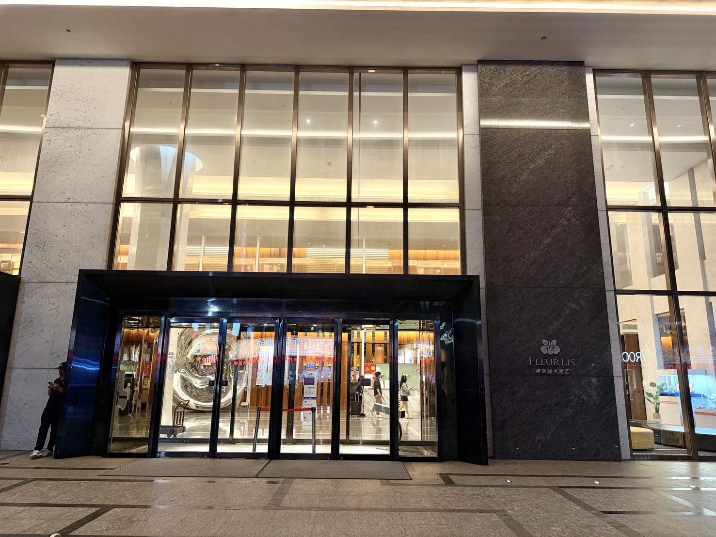芙洛麗大飯店食譜自助百匯｜黑鮪魚現切秀限時登場！新竹Buffet必吃攻略。現沖牛肉湯、舒芙蕾無限供應，聚餐首選