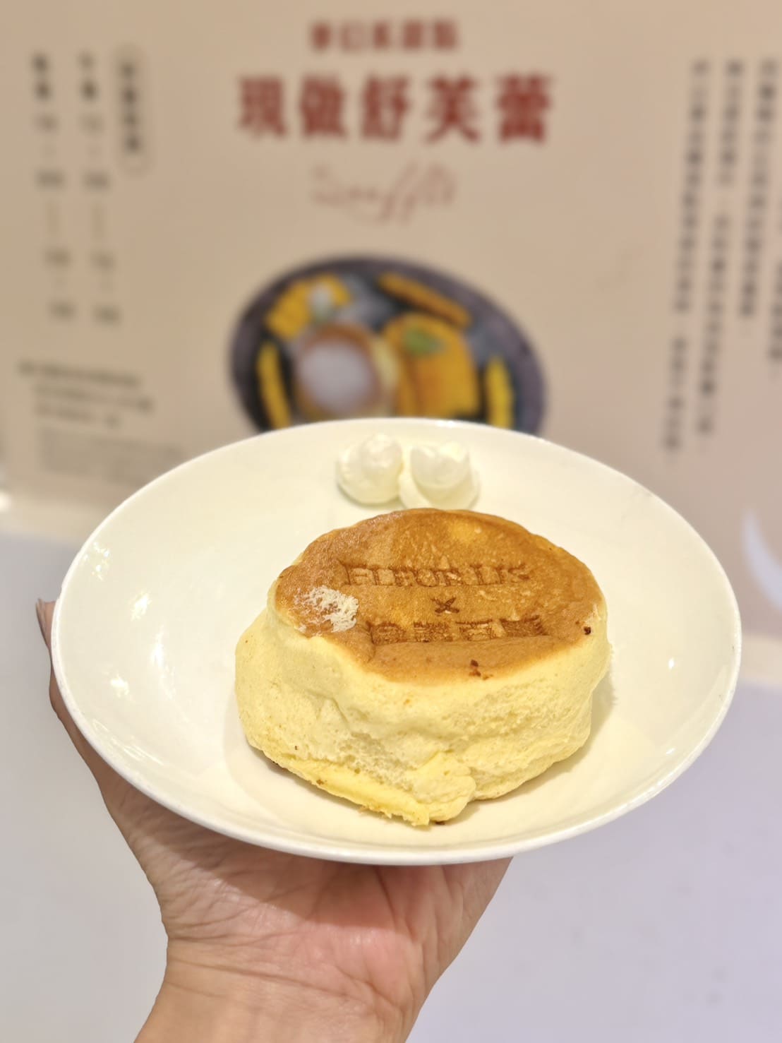 芙洛麗大飯店食譜自助百匯｜黑鮪魚現切秀限時登場！新竹Buffet必吃攻略。現沖牛肉湯、舒芙蕾無限供應，聚餐首選