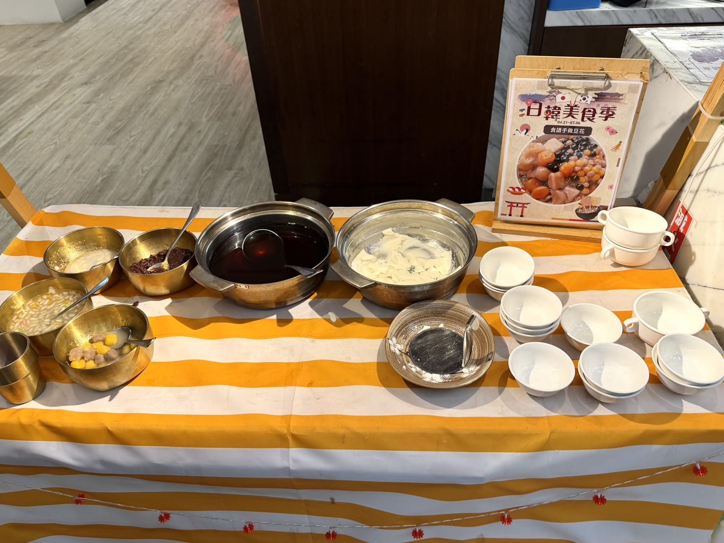 芙洛麗大飯店食譜自助百匯｜黑鮪魚現切秀限時登場！新竹Buffet必吃攻略。現沖牛肉湯、舒芙蕾無限供應，聚餐首選