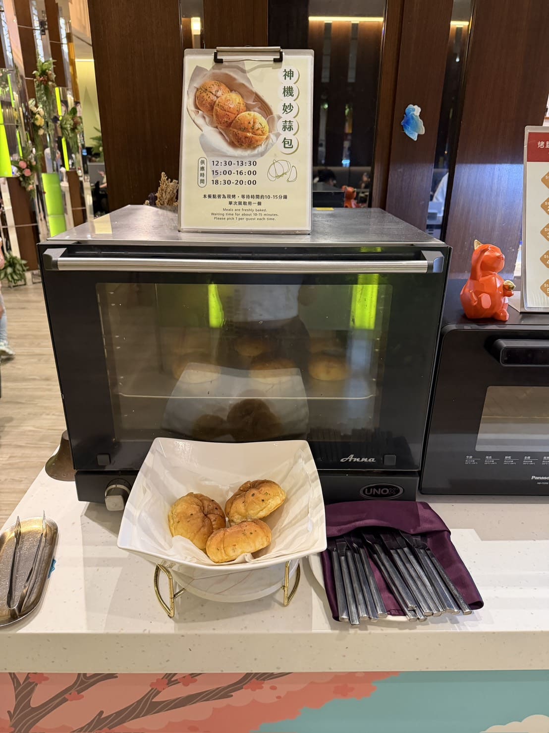 芙洛麗大飯店食譜自助百匯｜黑鮪魚現切秀限時登場！新竹Buffet必吃攻略。現沖牛肉湯、舒芙蕾無限供應，聚餐首選