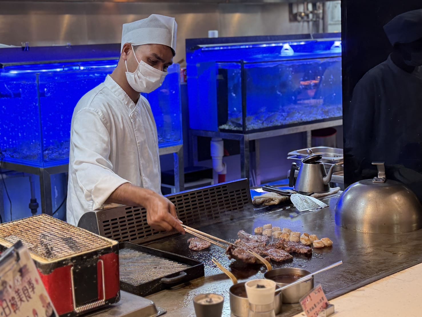 芙洛麗大飯店食譜自助百匯｜黑鮪魚現切秀限時登場！新竹Buffet必吃攻略。現沖牛肉湯、舒芙蕾無限供應，聚餐首選