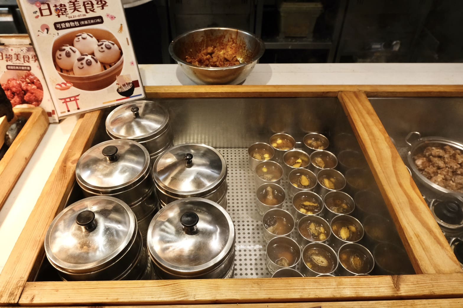 芙洛麗大飯店食譜自助百匯｜黑鮪魚現切秀限時登場！新竹Buffet必吃攻略。現沖牛肉湯、舒芙蕾無限供應，聚餐首選