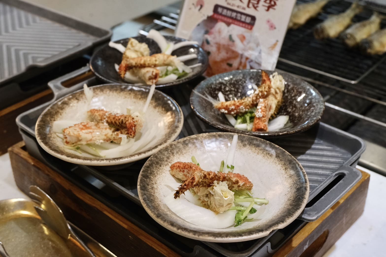 芙洛麗大飯店食譜自助百匯｜黑鮪魚現切秀限時登場！新竹Buffet必吃攻略。現沖牛肉湯、舒芙蕾無限供應，聚餐首選