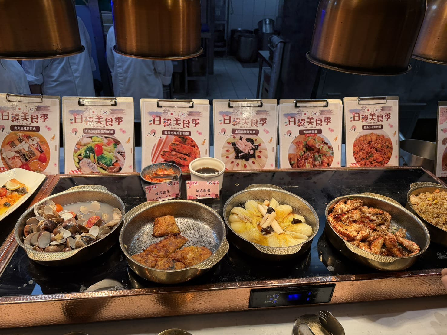 芙洛麗大飯店食譜自助百匯｜黑鮪魚現切秀限時登場！新竹Buffet必吃攻略。現沖牛肉湯、舒芙蕾無限供應，聚餐首選