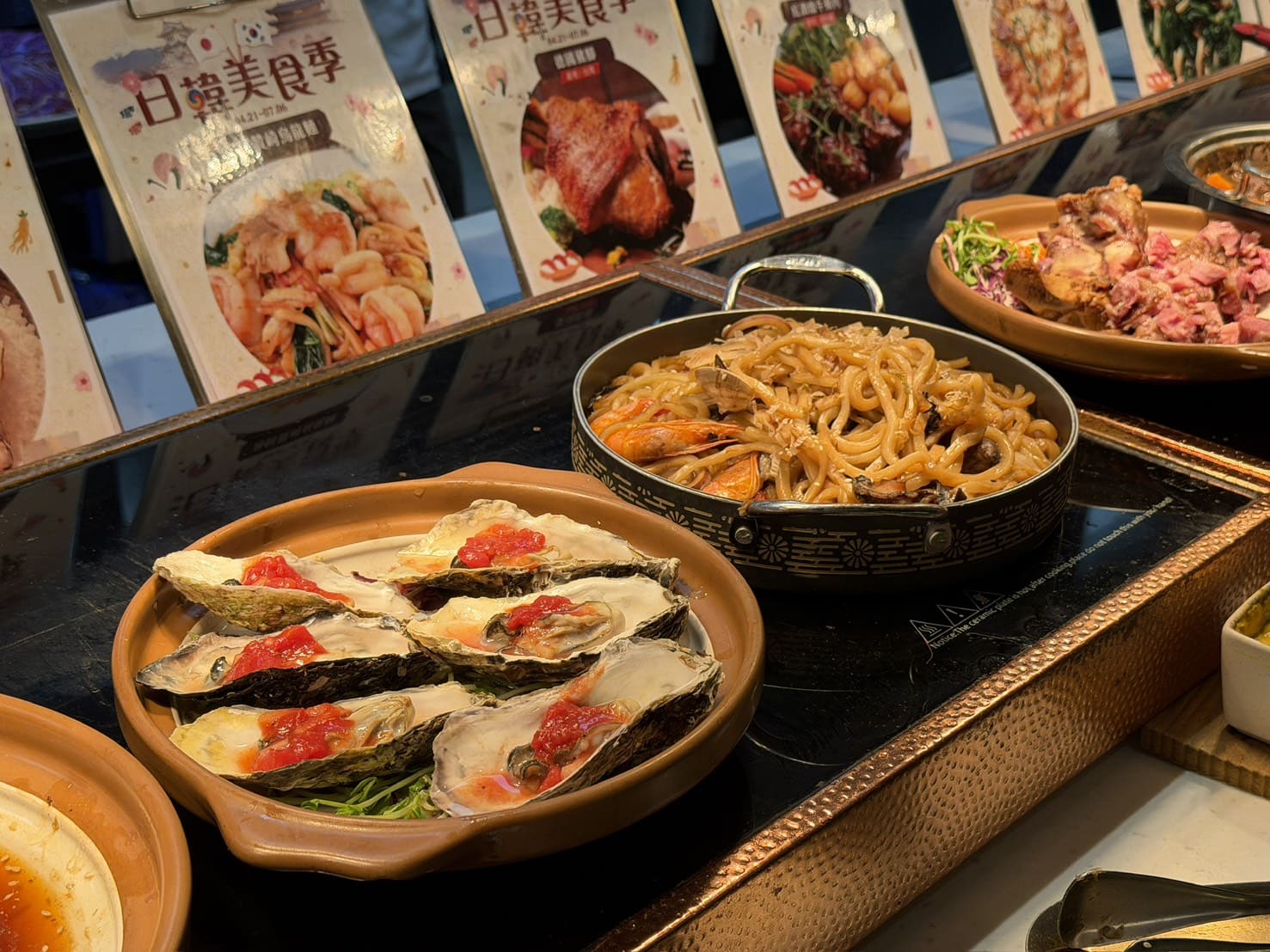 芙洛麗大飯店食譜自助百匯｜黑鮪魚現切秀限時登場！新竹Buffet必吃攻略。現沖牛肉湯、舒芙蕾無限供應，聚餐首選